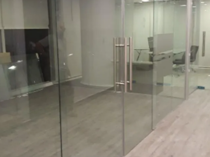 Divisiones de oficinas en vidrio templado - JCR Servicios | Construex